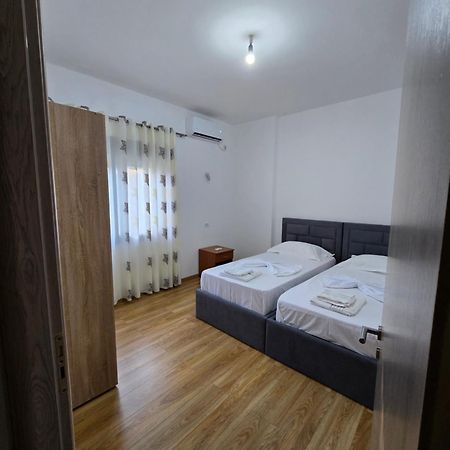 Brana Apartments Sarandë Buitenkant foto