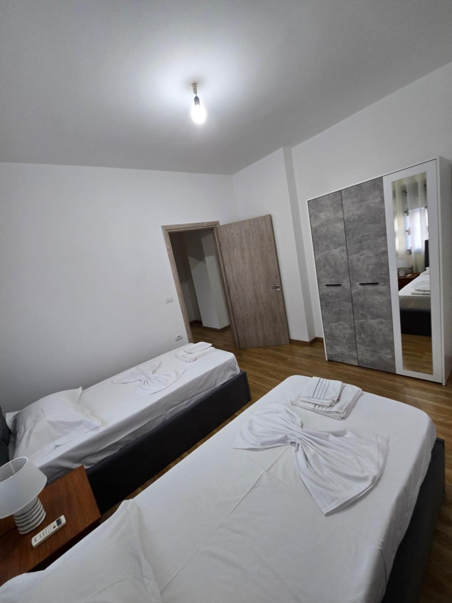 Brana Apartments Sarandë Buitenkant foto