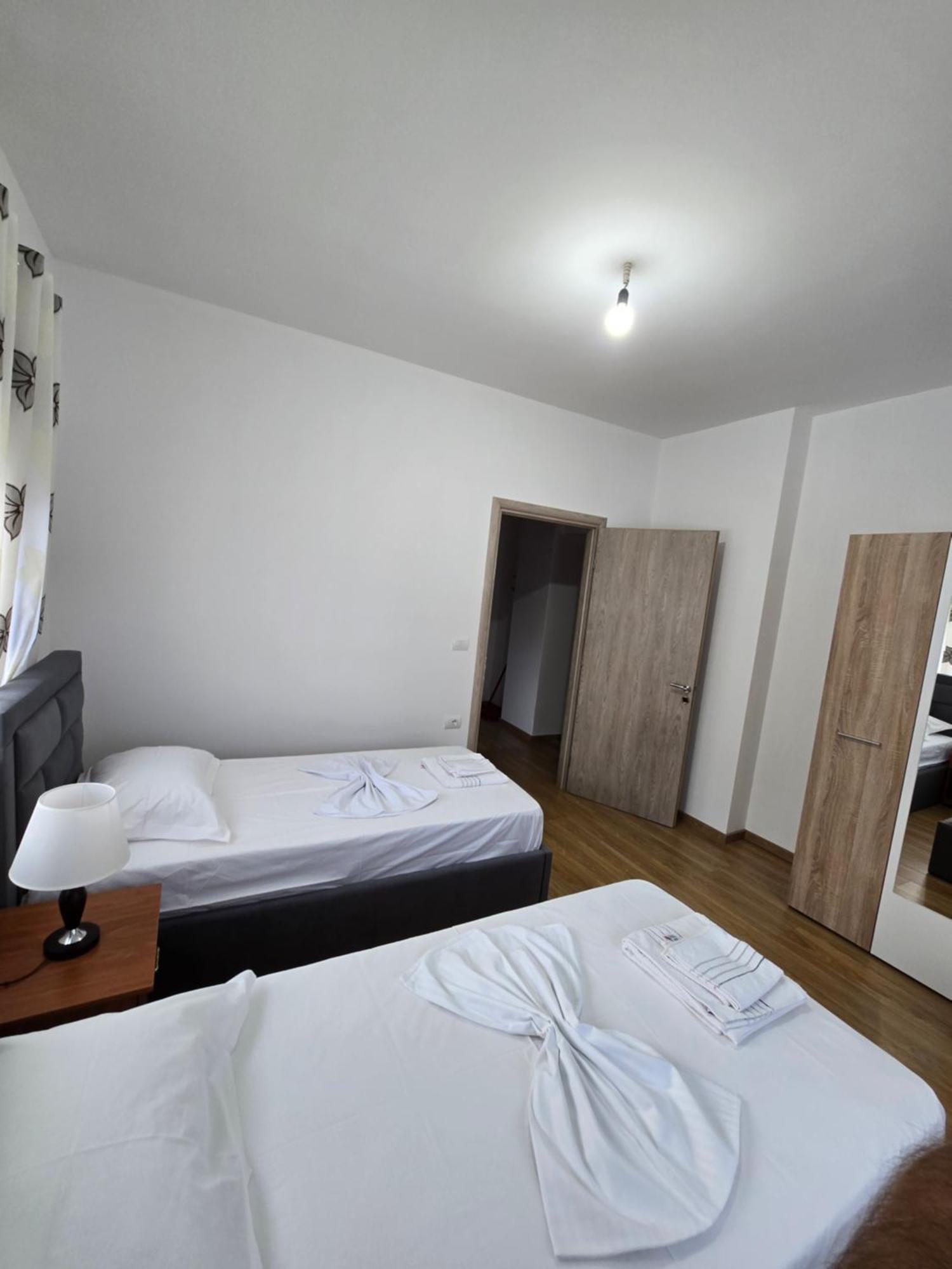 Brana Apartments Sarandë Buitenkant foto