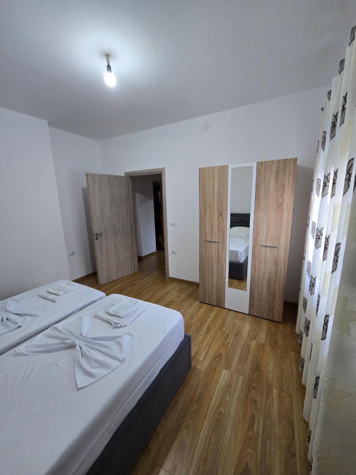 Brana Apartments Sarandë Buitenkant foto
