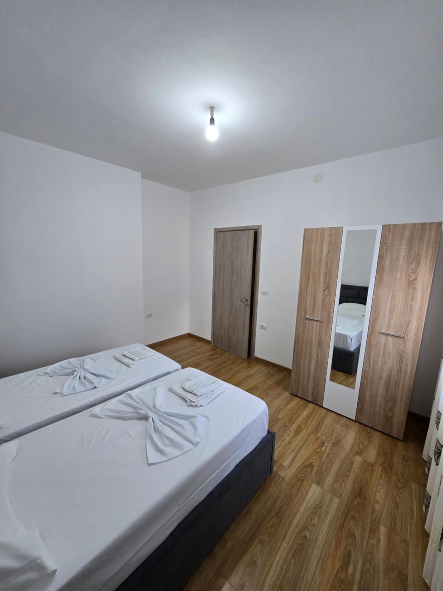 Brana Apartments Sarandë Buitenkant foto