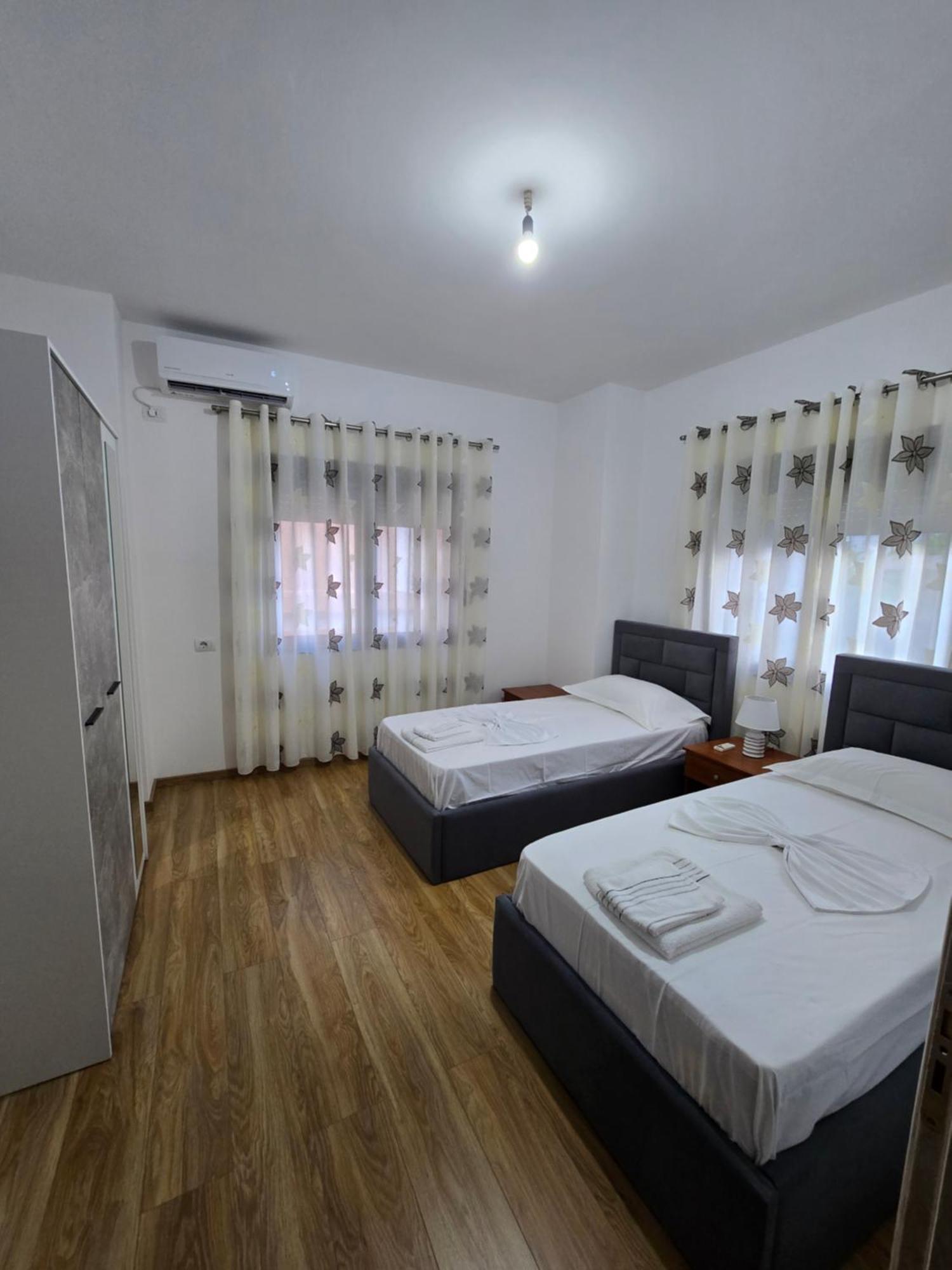 Brana Apartments Sarandë Buitenkant foto