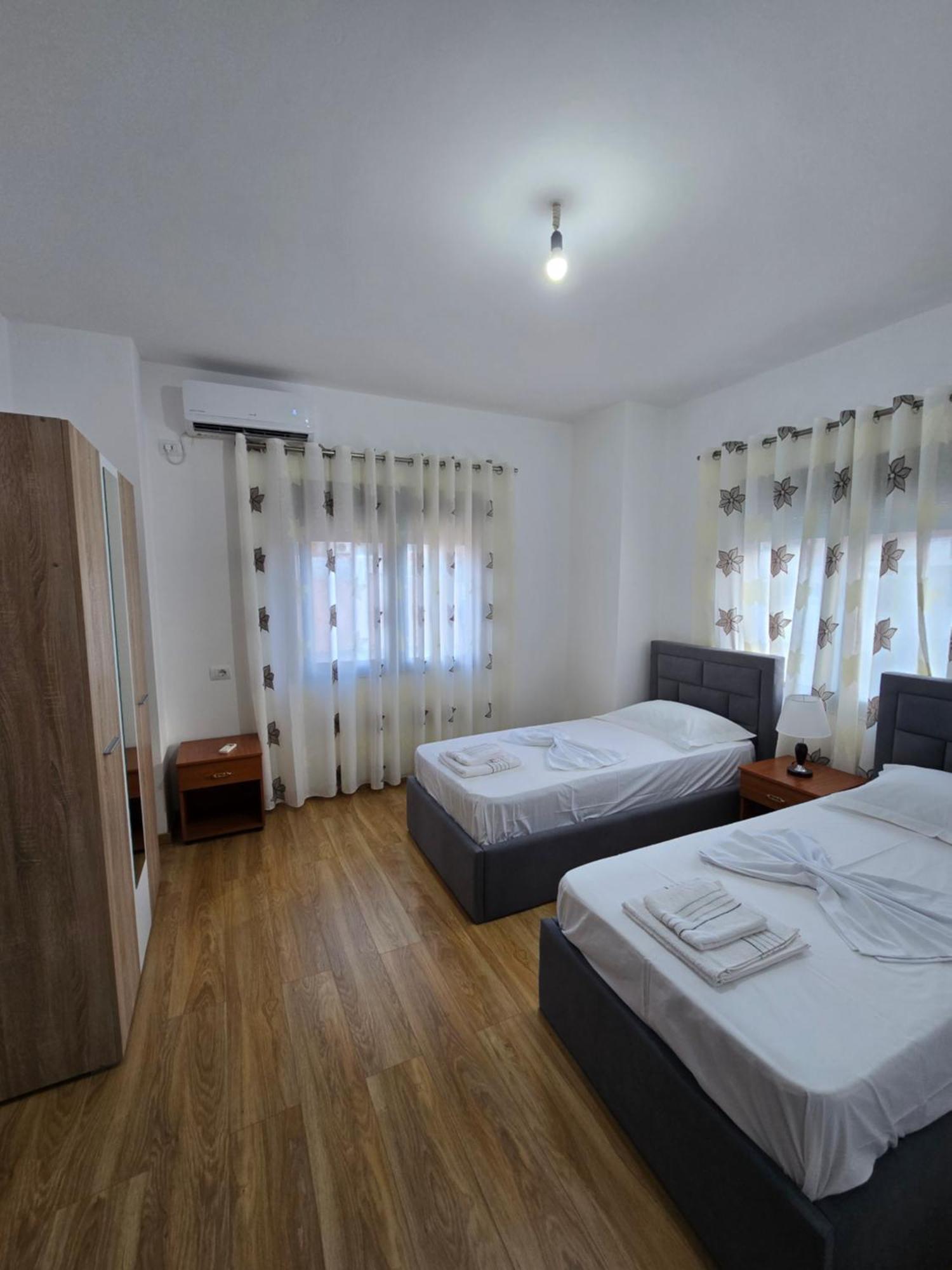 Brana Apartments Sarandë Buitenkant foto
